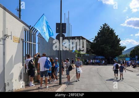 29 luglio 2023, Castel di Sangro, abruzzo, ITALIA: 29/07/2023 Castel di Sangro (Aq), Stadio Teofilo Patini, i tifosi di InNapoli sono arrivati in massa per seguire il training camp di Napoli Abruzzo.l'immagine: (Credito immagine: © Fabio Sasso/ZUMA Press Wire) SOLO USO EDITORIALE! Non per USO commerciale! Foto Stock