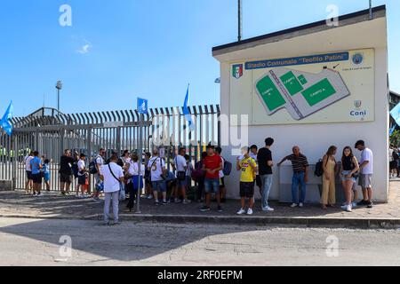 29 luglio 2023, Castel di Sangro, abruzzo, ITALIA: 29/07/2023 Castel di Sangro (Aq), Stadio Teofilo Patini, i tifosi di InNapoli sono arrivati in massa per seguire il training camp di Napoli Abruzzo.l'immagine: (Credito immagine: © Fabio Sasso/ZUMA Press Wire) SOLO USO EDITORIALE! Non per USO commerciale! Foto Stock