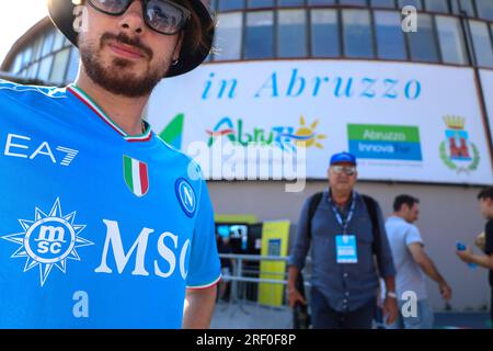 29 luglio 2023, Castel di Sangro, abruzzo, ITALIA: 29/07/2023 Castel di Sangro (Aq), Stadio Teofilo Patini, i tifosi di InNapoli sono arrivati in massa per seguire il training camp di Napoli Abruzzo.l'immagine: (Credito immagine: © Fabio Sasso/ZUMA Press Wire) SOLO USO EDITORIALE! Non per USO commerciale! Foto Stock