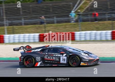 Nuerburg, Germania. 30 luglio 2023. # 78, Nurburg, Germania, domenica 30 LUGLIO 2023: Rob COLLARD, Dennis LIND Team Barwell Motorsport, Lamborghini Huracan GT3 EVO2, durante la gara della Fanatec GT World Challenge Endurance Cup. Il Team Barwell Motorsport gareggia nella Fanatec GT World Challenge Endurance Cup, immagine a pagamento, foto copyright © ATP Geert FRANQUET (FRANQUET Geert /ATP/SPP) credito: SPP Sport Press Photo. /Alamy Live News Foto Stock