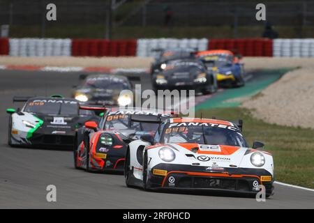 Nuerburg, Germania. 30 luglio 2023. # 62, Nurburg, Germania, domenica 30 LUGLIO 2023: Derek PIERCE, Kiern JEWISS, Andrew MEYRICK Team Parker Racing, Porsche 911 GT3 R (992), durante la gara della Fanatec GT World Challenge Endurance Cup. Il Team Parker Racing gareggia nella Fanatec GT World Challenge Endurance Cup, immagine a pagamento, foto copyright © ATP Geert FRANQUET (FRANQUET Geert /ATP/SPP) credito: SPP Sport Press Photo. /Alamy Live News Foto Stock