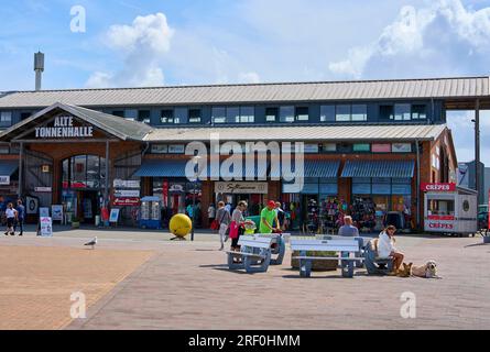 Shopping lungo la spiaggia il 26 giugno 2023 a List, Sylt Island, Germania. © Peter Schatz / Alamy Stock Photos Foto Stock