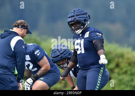 Renton, Washington, USA. 30 luglio 2023. Centro dei Seattle Seahawks Olu Oluwatimi (51) durante il training camp dei Seattle Seahawks a Renton, WA. Steve Faber/CSM/Alamy Live News Foto Stock