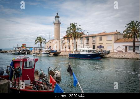 18 maggio 2023 : le Grau du ROI, Camargue, Francia : Faro e vecchio porto di pescatori di Grau du ROI nella riserva zoologica della Camargue. FR. Sud Foto Stock