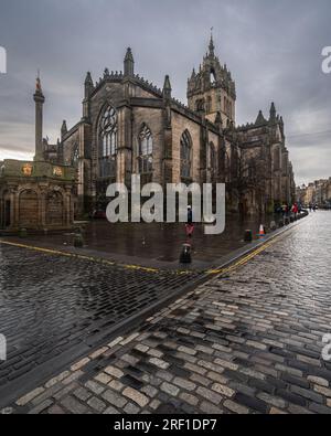 Esterno della cattedrale di St Giles sul Royal Mile. Edimburgo, Scozia, gennaio 2023. Foto Stock