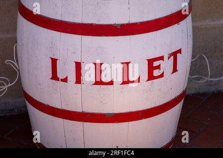 Bordeaux , Francia - 07 28 2023 : logo Lillet segno del testo del marchio nome del vino francese aromatizzato a base di botte bianca rossa Foto Stock