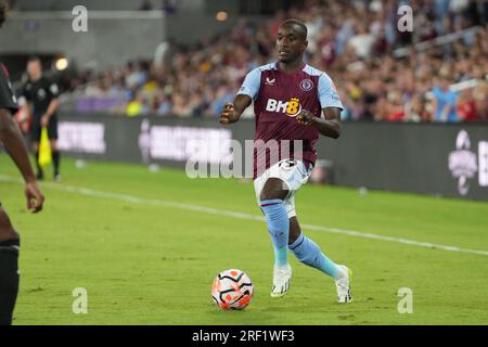 26 luglio 2023: L'Aston Villa Moussa Diaby controlla la palla nel secondo tempo durante la partita di calcio/calcio della Premier League Summer Series tra l'Aston Villa e l'FC Fulham, l'Exploria Stadium, Orlando, Flav., USA. (Fotografo: Peter Joneleit/CSM Images) Foto Stock