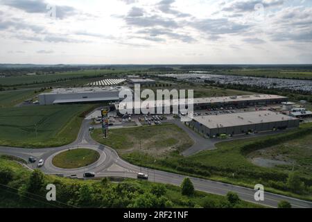 Vista panoramica aerea panoramica della zona industriale TPCA (Toyota Peugeot Citroën Automobile) di Ovcary, grande fabbrica di automobili Foto Stock