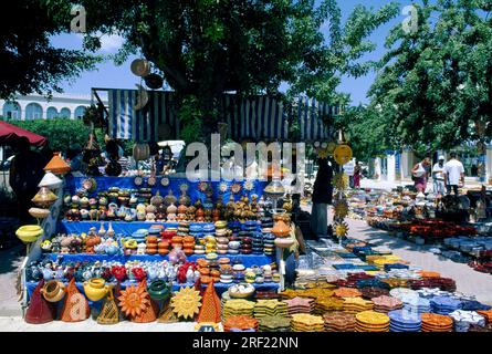 Ceramiche, mercato a Houmt Souk, Djerba, Tunisia Foto Stock