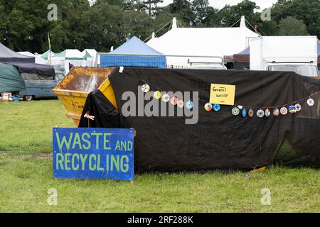 Area rifiuti e riciclaggio al Warwick Folk Festival, Warwickshire, Inghilterra, Regno Unito Foto Stock