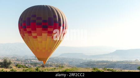 Mongolfiera nel cielo Foto Stock