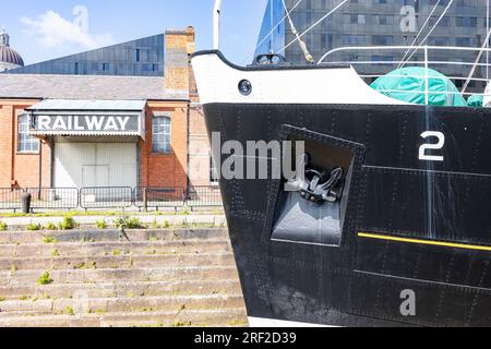 Liverpool, regno unito, 16 maggio 2023, barca in bacino di carenaggio, albert dock liverpool Foto Stock