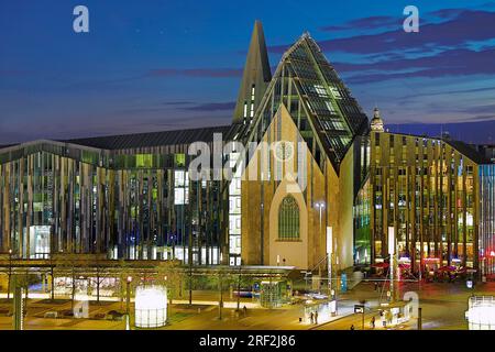 New Augusteum, edificio principale dell'Università di Lipsia in serata, Germania, Sassonia, Lipsia Foto Stock