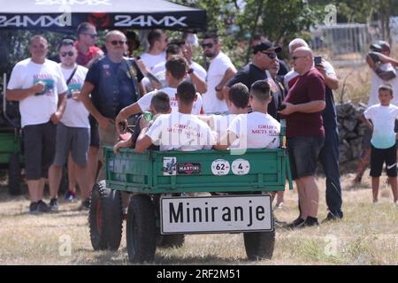 Cista Velika, Croazia. 30 luglio 2023. Un pilota monoasse guida con il suo Motor Cultivator durante la gara Agria Motor Cultivator Championship a Cista Velika, Croazia, il 30 luglio 2023. Foto: Ivo Cagalj/PIXSELL credito: Pixsell/Alamy Live News Foto Stock