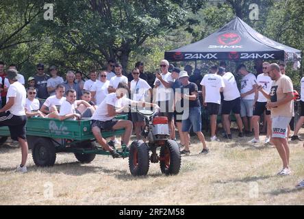 Cista Velika, Croazia. 30 luglio 2023. Un pilota monoasse guida con il suo Motor Cultivator durante la gara Agria Motor Cultivator Championship a Cista Velika, Croazia, il 30 luglio 2023. Foto: Ivo Cagalj/PIXSELL credito: Pixsell/Alamy Live News Foto Stock