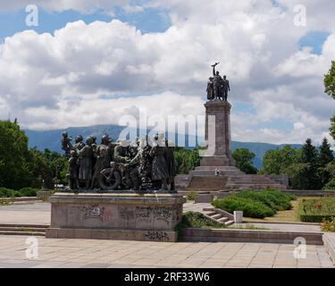 Monumento all'esercito sovietico nella città di Sofia, Bulgaria. 31 luglio 2023 Foto Stock