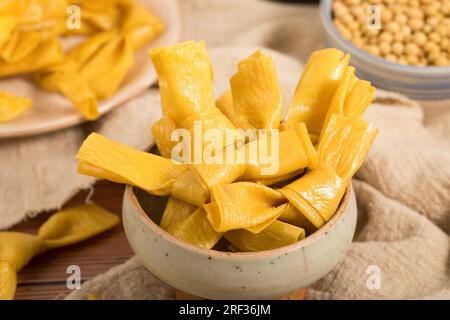 Semi di soia, pelle di tofu, cagliata di fagioli secchi o tofu secco Foto Stock