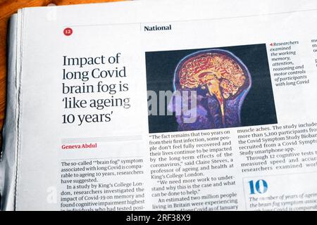 "Impact of Long Covid Brain fog is Like Aged 10 Years" Guardian Newspaper headline 21 July 2023 London UK Foto Stock