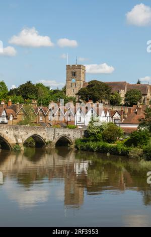 Inghilterra, Kent, Maidstone, Aylesford Village e River Medway Foto Stock