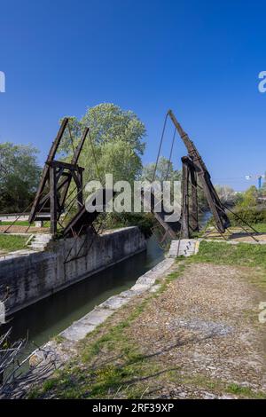 Ponte Vincent van Gogh (Pont Van-Gogh, Ponte Langlois) vicino Arles, Provenza, Francia Foto Stock