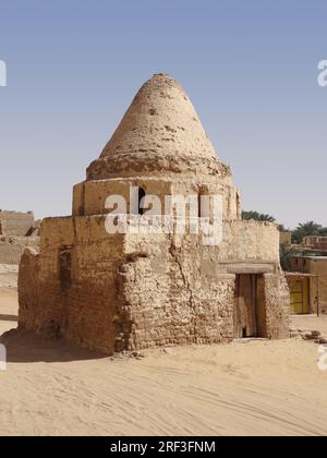 Centro storico scenario di Al-Qasr, un villaggio di Dakhla Oasis in Egitto Foto Stock