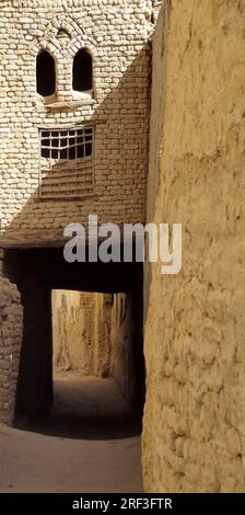 Centro storico scenario di Al-Qasr, un villaggio di Dakhla Oasis in Egitto Foto Stock