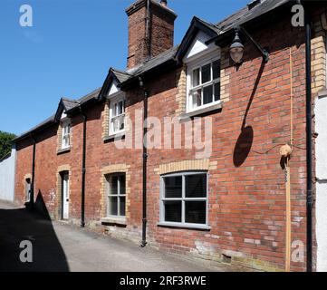 Knighton è una città di mercato e comunità sul fiume tema, a cavallo del confine tra Powys, Galles e Shropshire, Inghilterra. Foto Stock