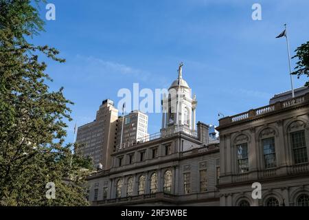 Dettaglio architettonico del City Hall Park, un parco pubblico che circonda New York City Hall nel Civic Center di Manhattan, New York Foto Stock