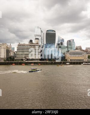 Lo skyline della città di Londra visto dal lato sud del Tamigi, Londra, Inghilterra, Regno Unito Foto Stock