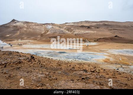 MT. Námafjall, area geotermica di Hverir, vicino al lago Mývatn, Islanda Foto Stock