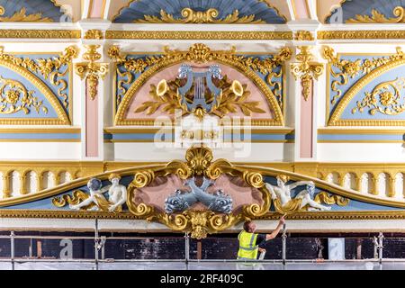 Brighton, 21 luglio 2023: Il restauro degli interni dello storico Hippodrome Theatre di Brighton Foto Stock