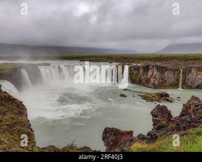 Cascata di Godafoss, fiume Skjálfandafljót, vicino ad Akureyri, Islanda Foto Stock