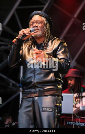 Horace Andy cantante reggae di radici giamaicane che si esibisce al Womad Festival di Charlton Park, Regno Unito. 30 luglio 2023 Foto Stock