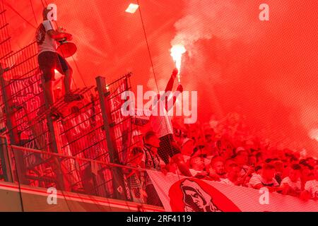 Tifosi durante la partita PKO BP Ekstraklasa 2023/24 tra Legia Warszawa e LKS Lodz allo Stadio municipale di Legia di Marshall Józef Piłsudski, Varsavia, P. Foto Stock