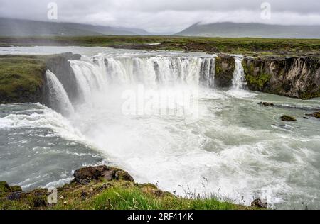 Cascata di Godafoss, fiume Skjálfandafljót, vicino ad Akureyri, Islanda Foto Stock