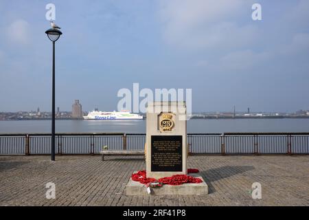 Liverpool Naval Memorial (1952) o Second World War Memorial sul Pier Head, Waterfront o Quay of River Mersey Liverpool Regno Unito Foto Stock