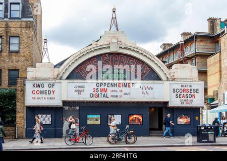 The Screen on the Green, uno storico cinema indipendente (che mostra il film Oppenheimer) a Upper Street, Islington, Londra, Regno Unito Foto Stock