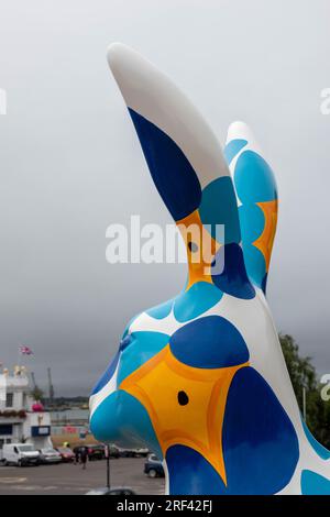 Hares of Hampshire Art Trail Southampton Inghilterra 2022, Murray Parish Trust e Wild in Art, Forget me Not di Jan Erika alla French Street Ruin Foto Stock