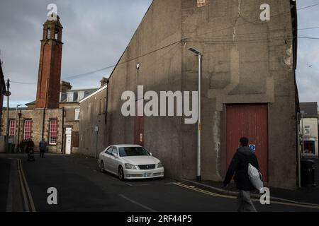 Scena di strada nel centro città, a Workington, Inghilterra, il 5 novembre 2019. Foto Stock