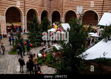 Cortile del mercato Vecchio a Verona, Italia. Foto Stock