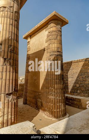 Colonne a canna nell'ingresso del complesso funerario di Djoser a Saqqara Foto Stock