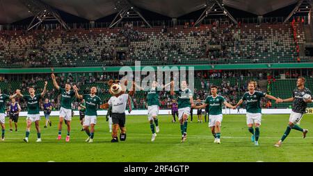 I giocatori del Legia festeggiano dopo aver vinto la partita durante la PKO BP Ekstraklasa 2023/24 tra Legia Warszawa e LKS Lodz al Marshall Józef Piłsudsk Foto Stock