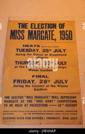 Inghilterra, Kent, Margate, Margate Museum, Exhibit of poster Advertising Miss Margate 1950 Contest Foto Stock
