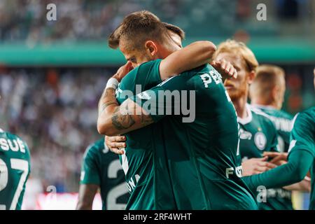 I giocatori del Legia celebrano dopo il gol segnato da Tomas Pekhart durante la partita PKO BP Ekstraklasa 2023/24 tra Legia Warszawa e LKS Lodz al Marshal Foto Stock