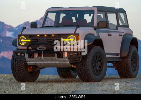 Ford Bronco Raptor in un terreno selvaggio Foto Stock