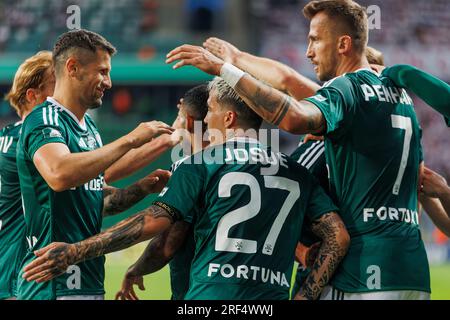 I giocatori del Legia celebrano dopo il gol segnato da Tomas Pekhart durante la partita PKO BP Ekstraklasa 2023/24 tra Legia Warszawa e LKS Lodz al Marshal Foto Stock