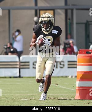 Metairie, USA. 31 luglio 2023. Il wide receiver Michael Thomas (13) riceve un passaggio in un'esercitazione durante il training camp dei New Orleans Saints presso l'Ochsner Sports Performance Center di Metairie, Louisiana, lunedì 31 luglio 2023. (Foto di Peter G. Forest/Sipa USA) credito: SIPA USA/Alamy Live News Foto Stock