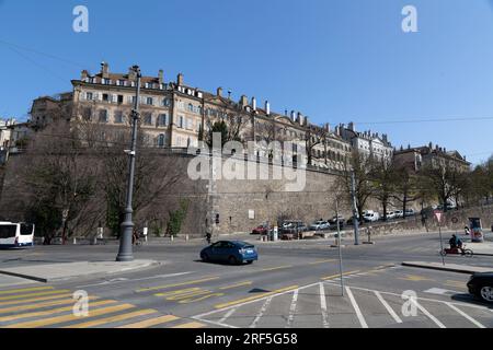 Ginevra, Svizzera - 25 marzo 2022: Place Neuve è una delle piazze principali della città di Ginevra. Il suo nome ufficiale attuale è Place de Neuve, così chiamato Foto Stock