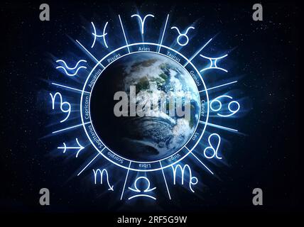 Ruota zodiacale con segni astrologici intorno alla Terra nello spazio aperto, illustrazione Foto Stock