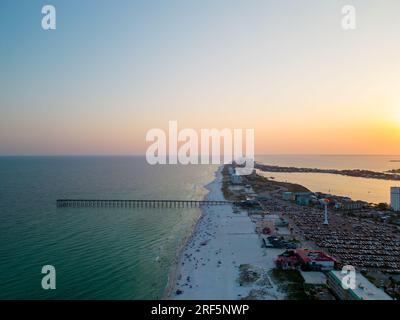 Foto aerea al tramonto sulla spiaggia di Pensacola in Florida Foto Stock